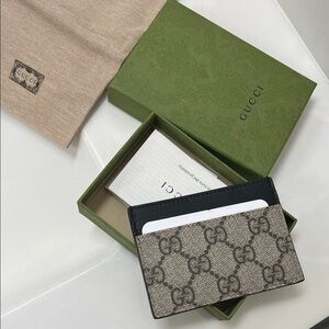Gucci Black and Cream GG Card Holder